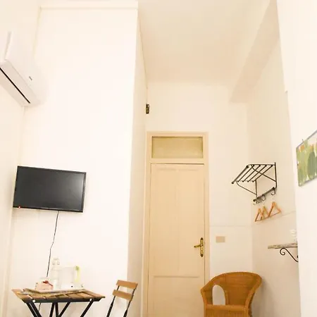 Casa Jolanda Bed & Breakfast *